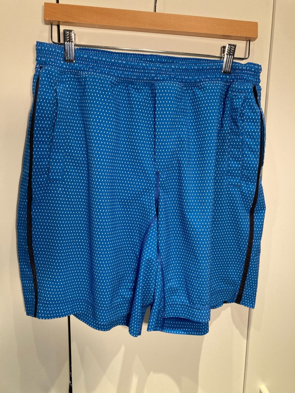 Lululemon run response athletic shorts L Blue  white polka dots